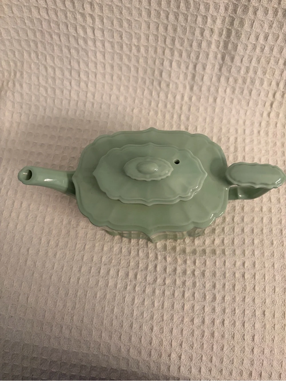 Vintage Hall 1940’s Victorian Collection Mint Green Benjamin Scalloped Teapot